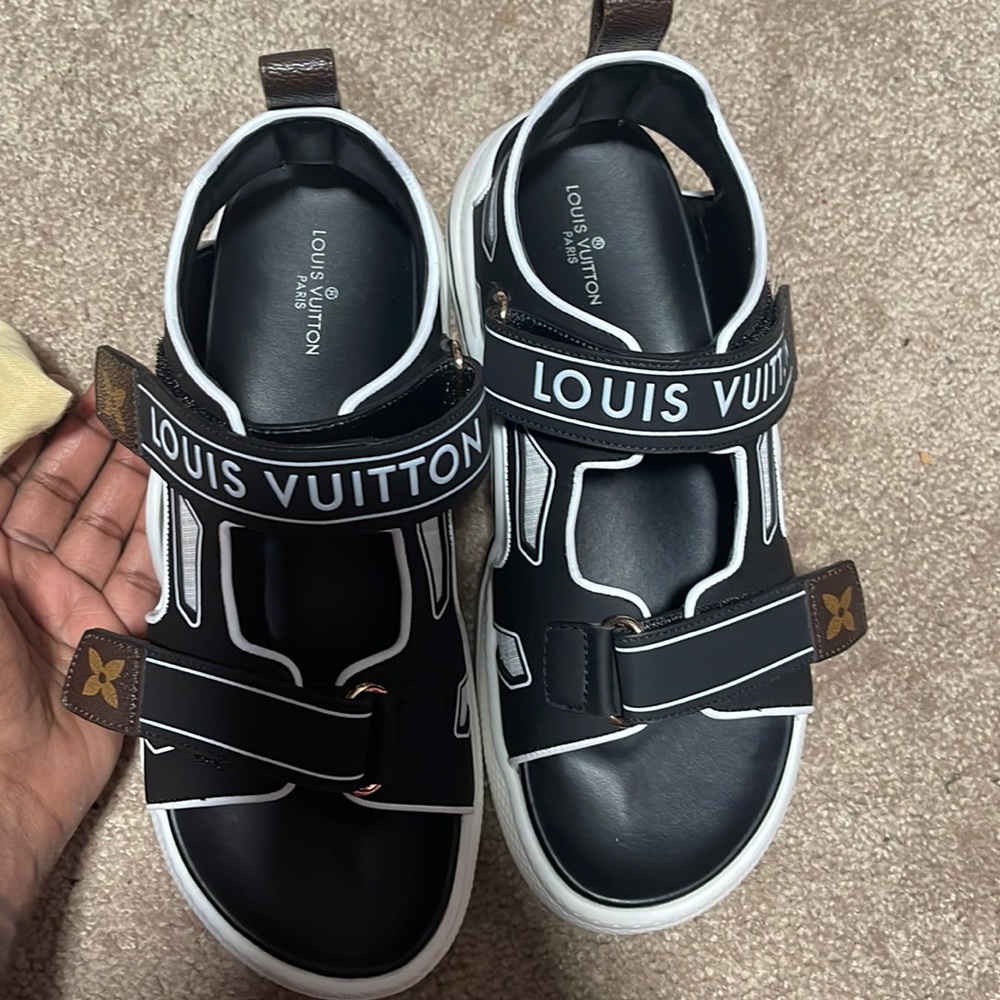 Louis Vuitton archlite sandals brought them from another site. Size 38